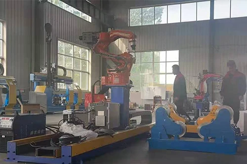 Fulzh Nuovo robot di saldatura con terra lineare pronto per la spedizione